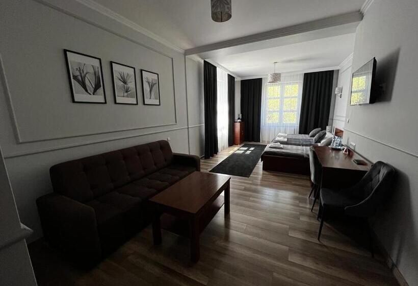 スーペリアトリプルルーム, Nad Starą Nidą