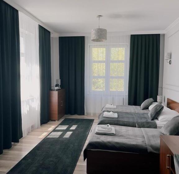 高级三人间, Nad Starą Nidą