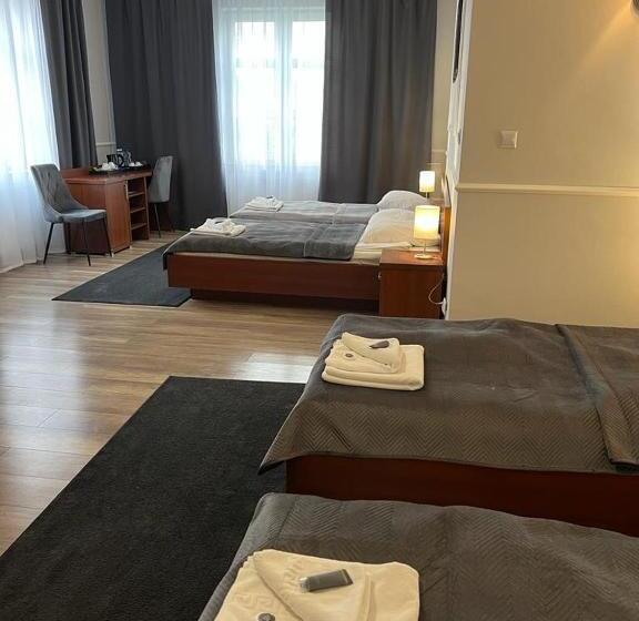 四人高级间, Nad Starą Nidą