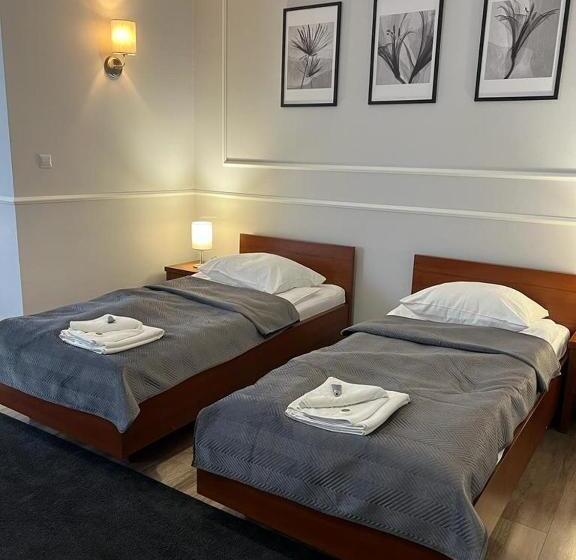 四人高级间, Nad Starą Nidą