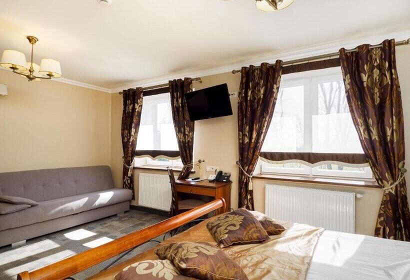 غرفة قياسية ثلاثية, Resort Strzelnica