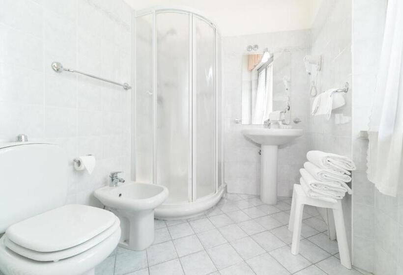 اتاق استاندارد سه نفره, Bernardino