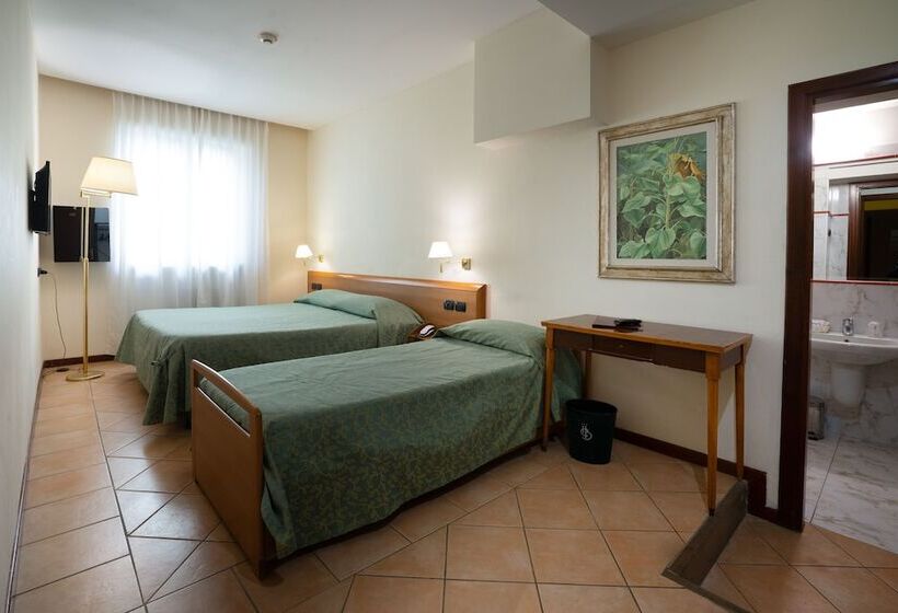 اتاق استاندارد چهار تخته, Bernardino