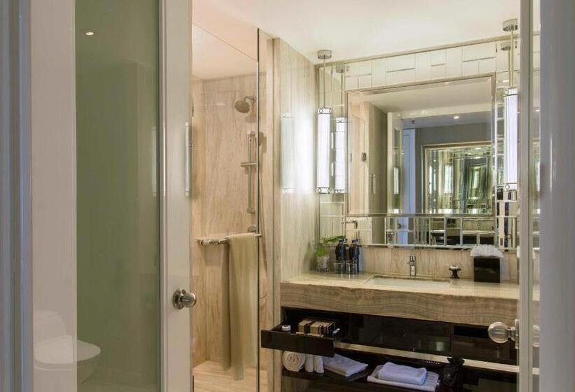 豪华房间, Ciputra World Surabaya Managed By Swiss Belhotel International