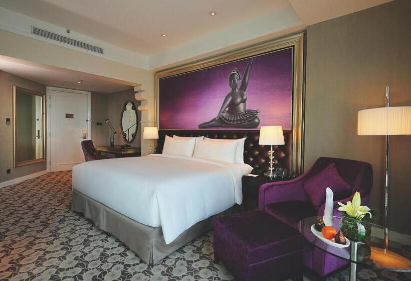 اتاق اجرایی, Ciputra World Surabaya Managed By Swiss Belhotel International