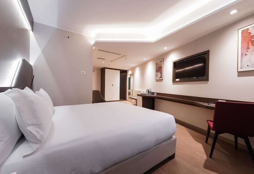 Номер Deluxe, Doubletree By Hilton Hotel Yerevan City Centre