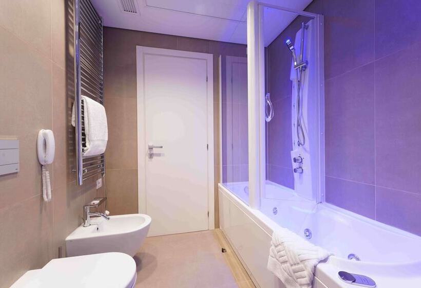 سوئیت با تخت بزرگ, Doubletree By Hilton Hotel Yerevan City Centre