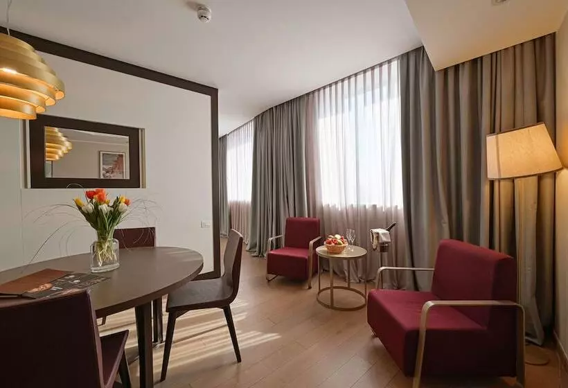 キングサイズベッドのスイートルーム, Doubletree By Hilton Hotel Yerevan City Centre