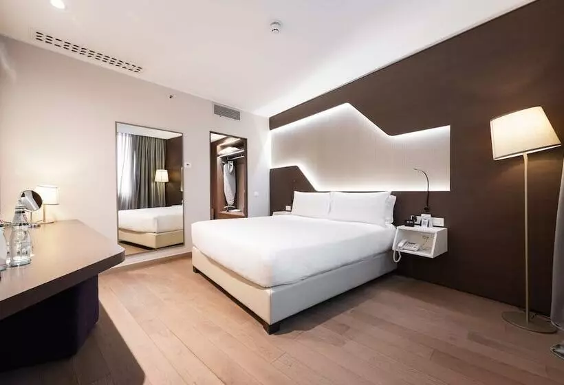 キングサイズベッドのスイートルーム, Doubletree By Hilton Hotel Yerevan City Centre