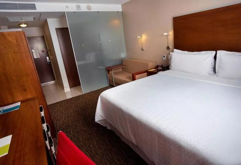 キングサイズベッドのスタンダードルーム, Four Points By Sheraton Queretaro Norte