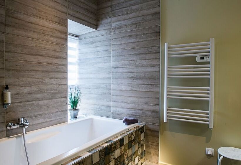 Полулюкс, Demeures Et Chateaux L Abbaye Caladoise   Anciennement Hostellerie Ferme Du Poulet