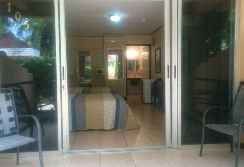 غرفه قياسيه سريرين مزدوجين, Mangaby