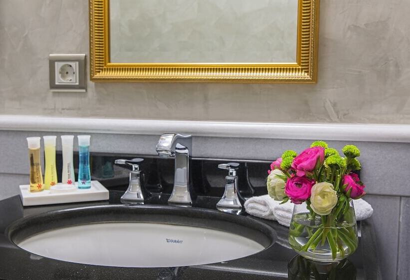 اتاق لوکس یک تخته, Meroddi Bagdatliyan