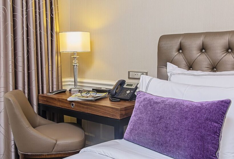 اتاق لوکس یک تخته, Meroddi Bagdatliyan