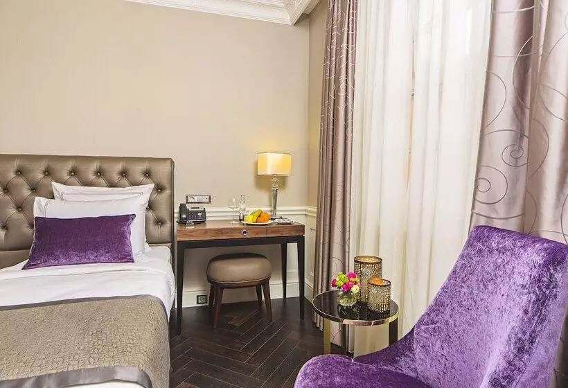 اتاق لوکس, Meroddi Bagdatliyan