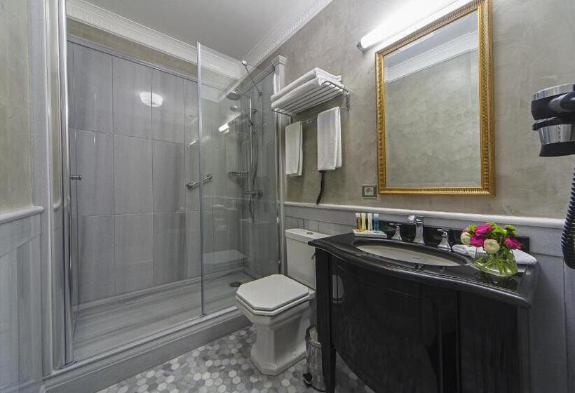 اتاق لوکس, Meroddi Bagdatliyan