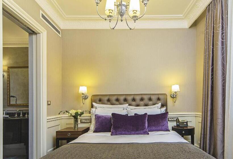 سوییت لوکس, Meroddi Bagdatliyan