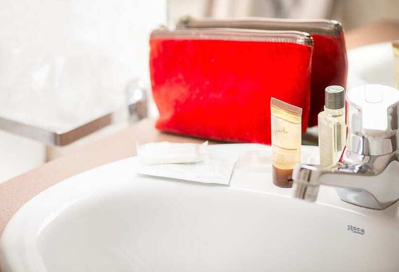 اتاق استاندارد, Pierre Nicole