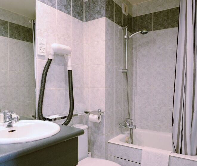 اتاق استاندارد, Pierre Nicole