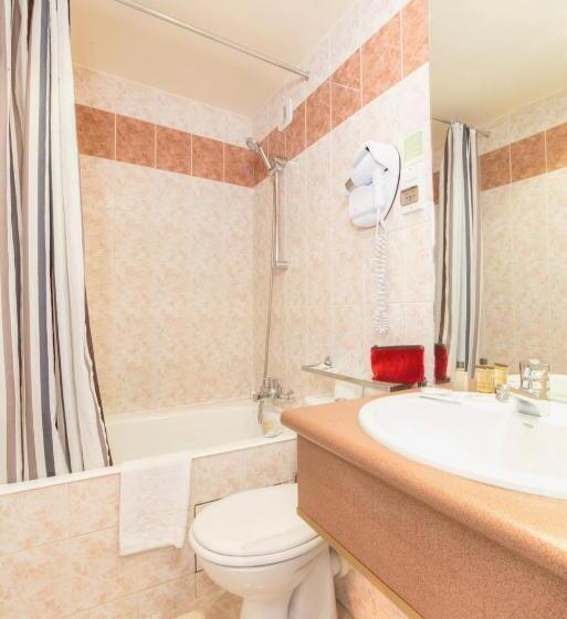 اتاق استاندارد یک نفره, Pierre Nicole