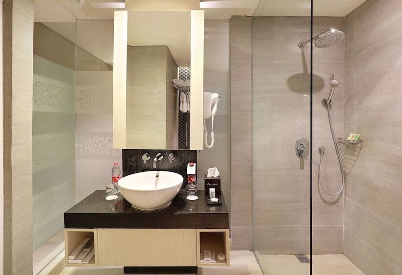 Люкс Вид на Бассейн, Swiss Belhotel Tuban Bali