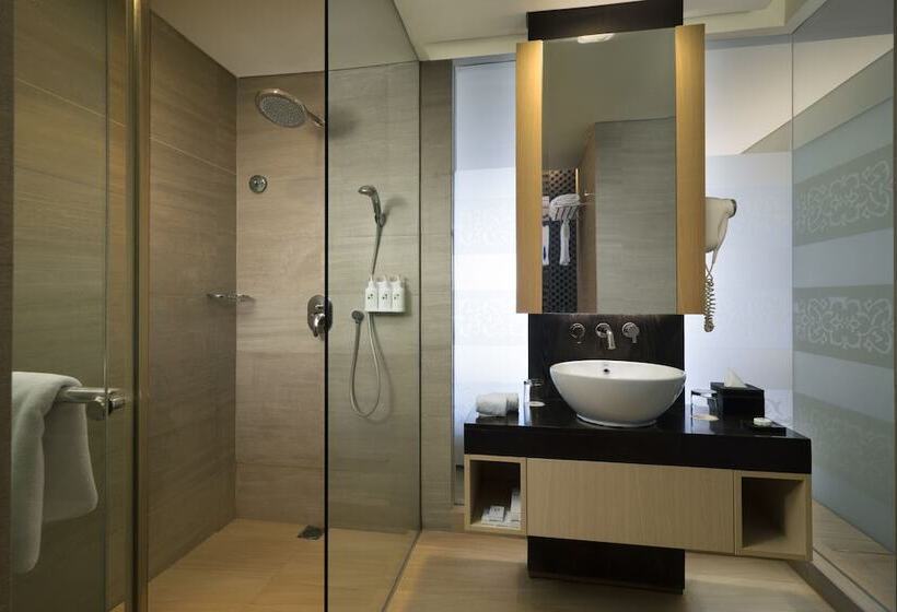 带泳池观景的豪华房, Swiss Belhotel Tuban Bali