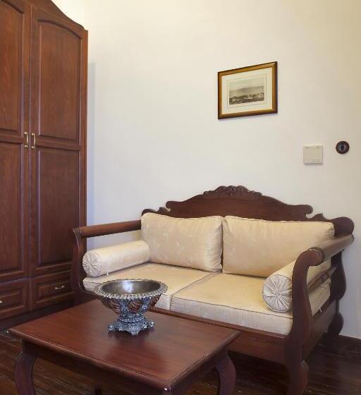 חדר סטנדרט לשלושה, Vilelmine