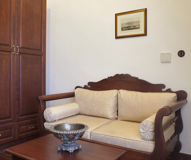 חדר סטנדרט לשלושה, Vilelmine