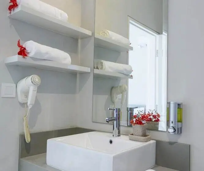 استودیوی لوکس, Voile Bleue Boutique