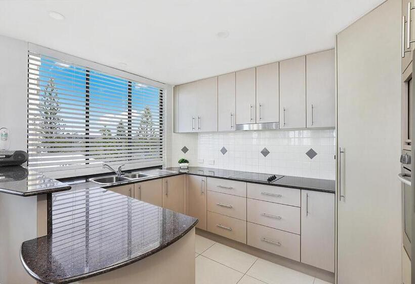 דירת דלוקס 2 חדרי שינה עם נוף לים, Meridian Alex Beach Apartments