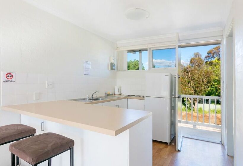 استودیوی استاندارد, Summer East Serviced Apartments