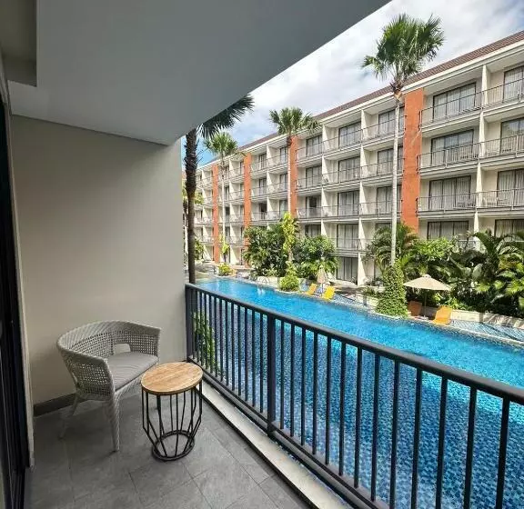 プールの見えるデラックスルーム, Swiss Belhotel Tuban Bali