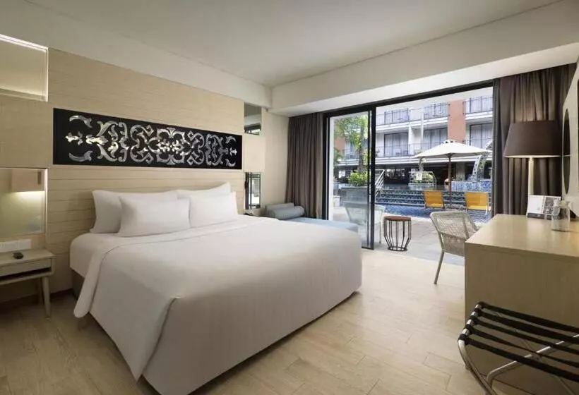 プールの見えるデラックスルーム, Swiss Belhotel Tuban Bali