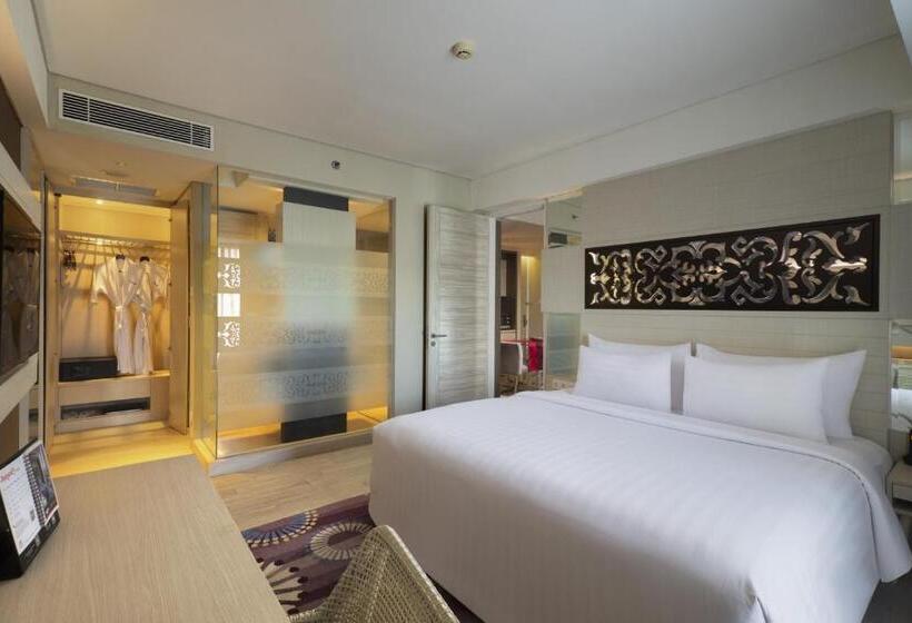 Люкс Вид на Бассейн, Swiss Belhotel Tuban Bali