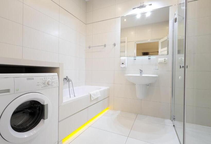 חדר דלוקס, Dworek Różany Hotel & Restauracja