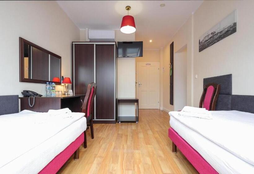 חדר סטנדרט לארבעה, Dworek Różany Hotel & Restauracja