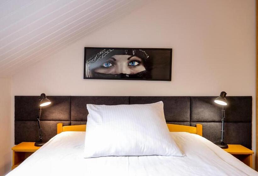 Четырехместный Номер Стандарт, Dworek Różany Hotel & Restauracja