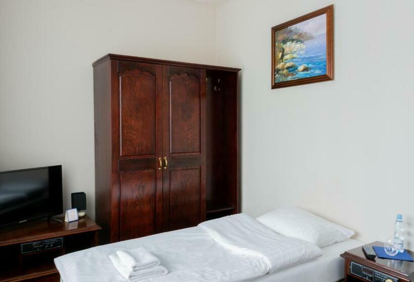 غرفة قياسية فردية, Hutnik