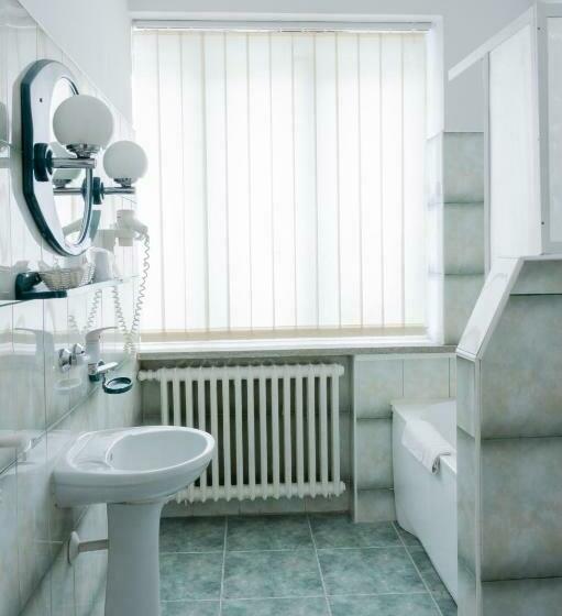 غرفة قياسية فردية, Hutnik