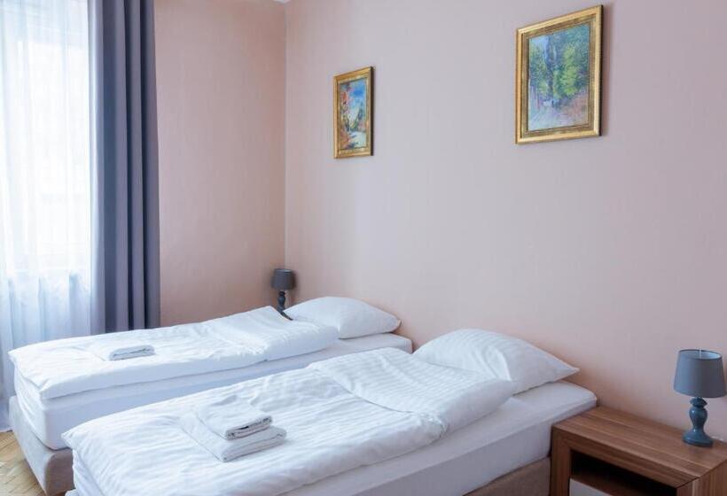 غرفة قياسية, Hutnik