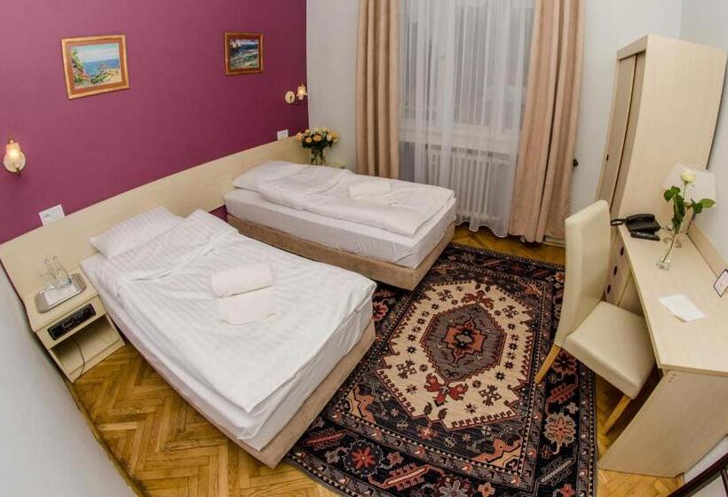 Номер Стандарт, Hutnik