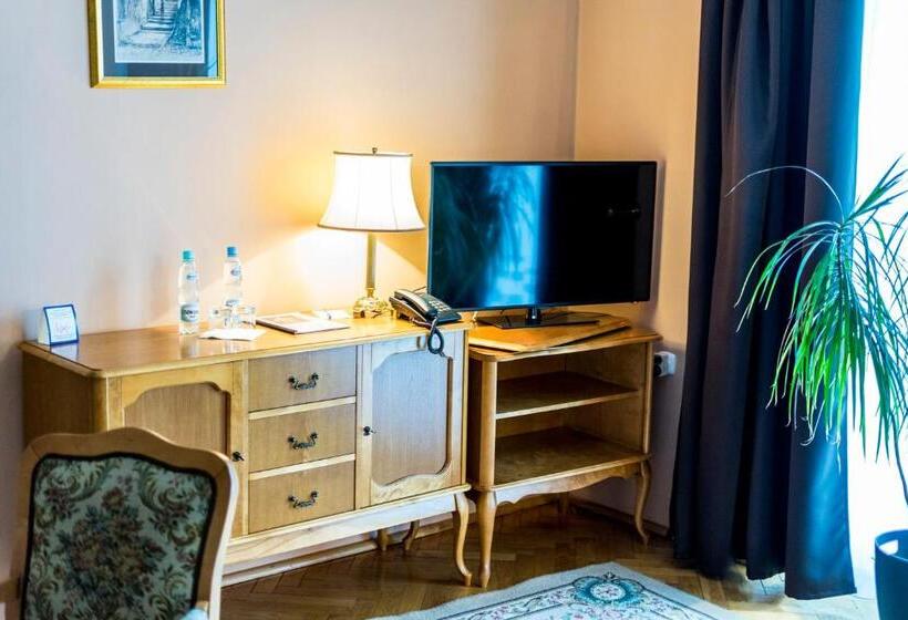 غرفة قياسية, Hutnik