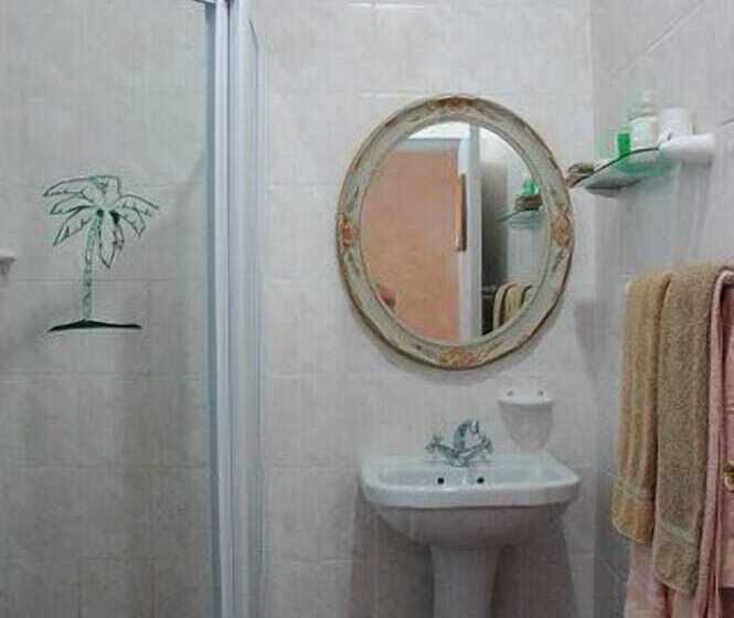 Standard Room, Centre Court B&b