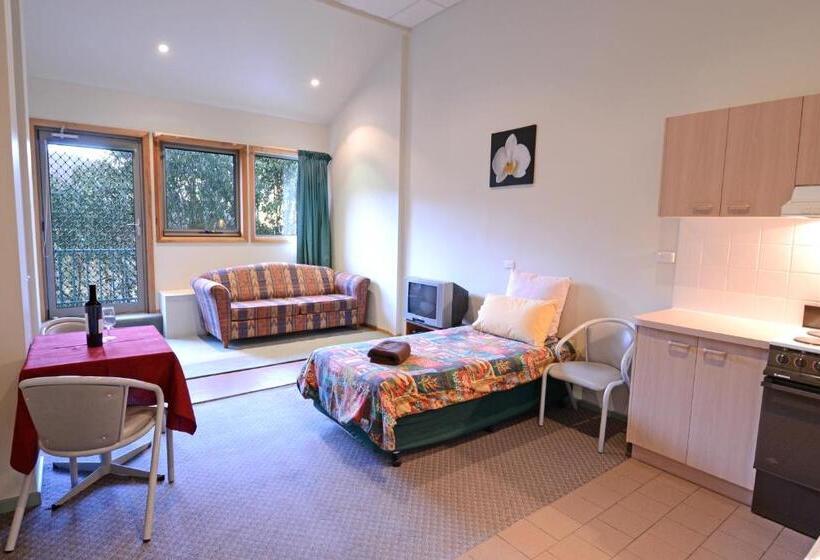 דירת חדר, Falls Creek Country Club