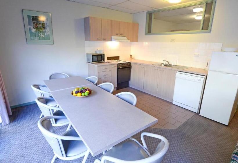 דירת שני חדרים, Falls Creek Country Club