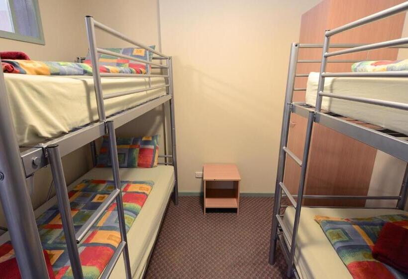 דירת שני חדרים, Falls Creek Country Club