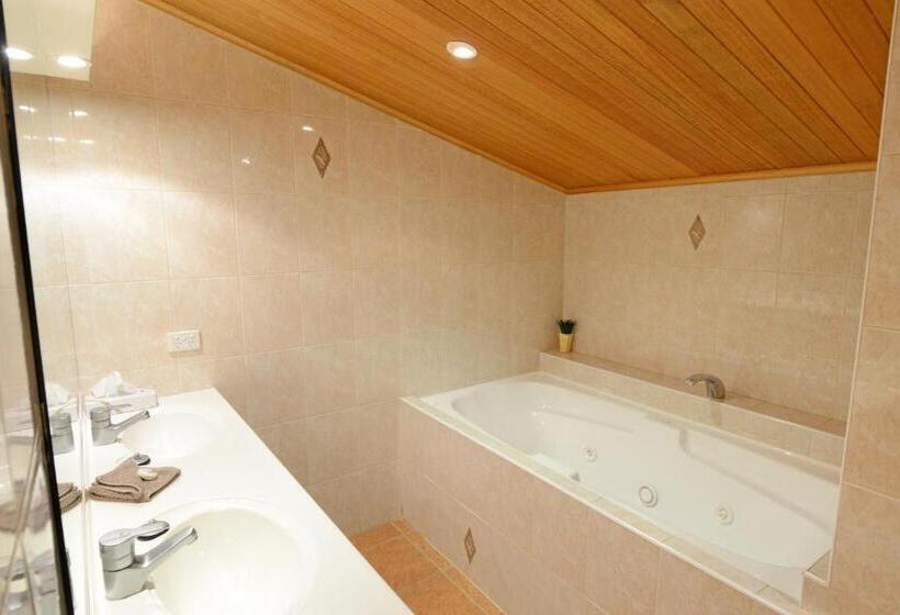 شقة دور أخير غرفتين نوم, Falls Creek Country Club