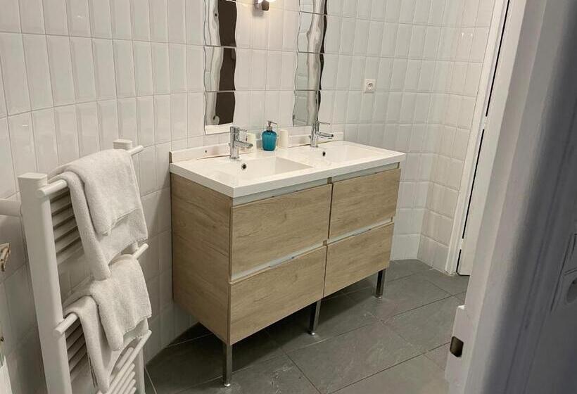 חדר סטנדרט לארבעה, Au Chapon Fin