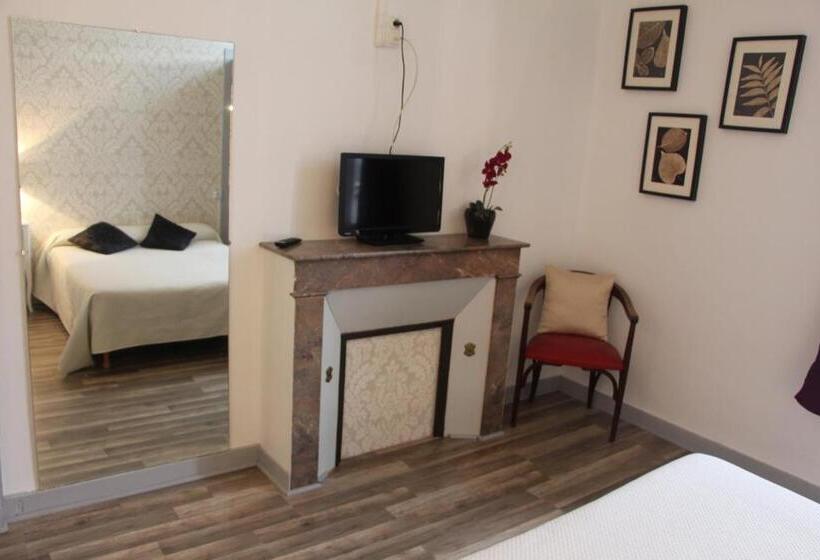 חדר סטנדרט לשלושה, Au Chapon Fin