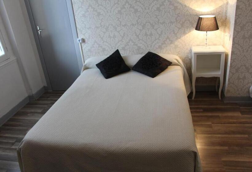 חדר סטנדרט לשלושה, Au Chapon Fin